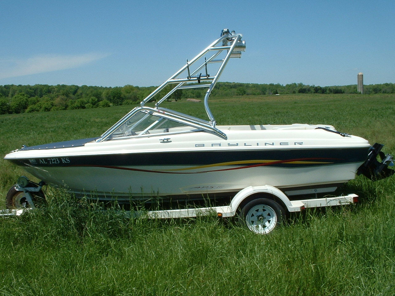 Main image for 2001 bayliner capri 185 wakeboard boat with new dimension tower