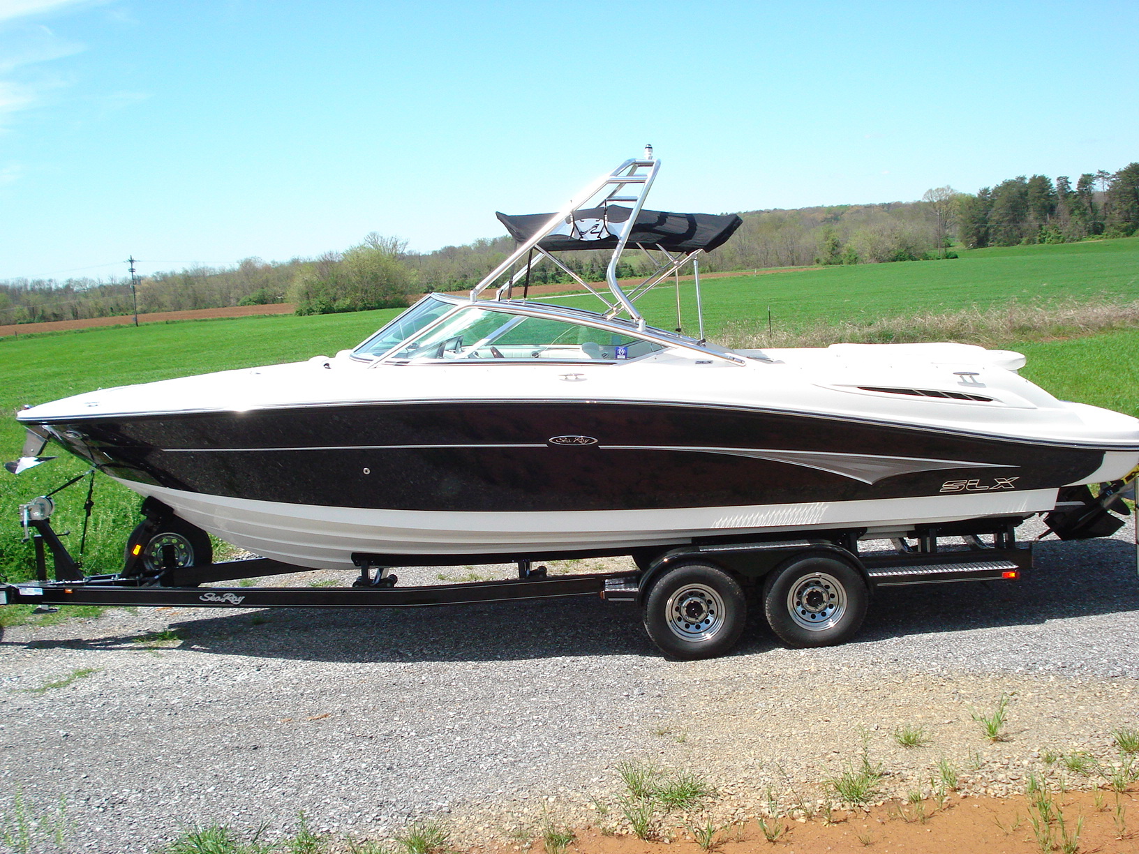 main image of 07 sea ray 270 sport with new dimension tower